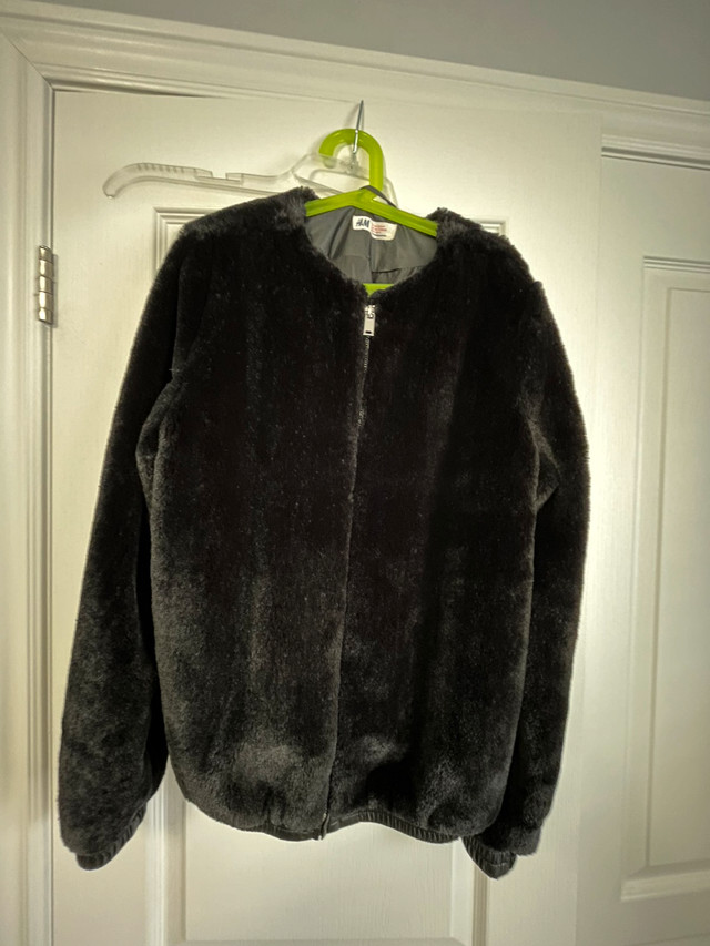 Kids faux fur black bomber jacket  in Kids & Youth in Markham / York Region - Image 3