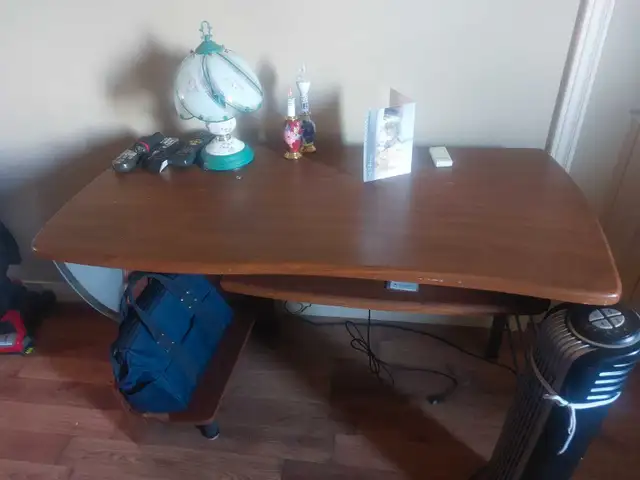 Used computer desk. in Other in Charlottetown - Image 4