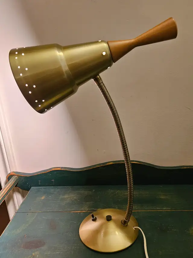 STUNNING MCM ATOMIC GOOSENECK DESK LAMP in Indoor Lighting & Fans in City of Toronto - Image 8