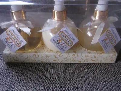 NEW: Gift Set -"Ashley and Foster"---More Items, View more
