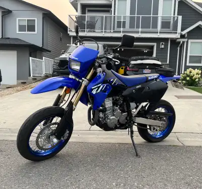 2023 Suzuki DR-Z400SM Supermoto with tidy tail only has 1,646 km, pretty much a brand new bike. Curr...