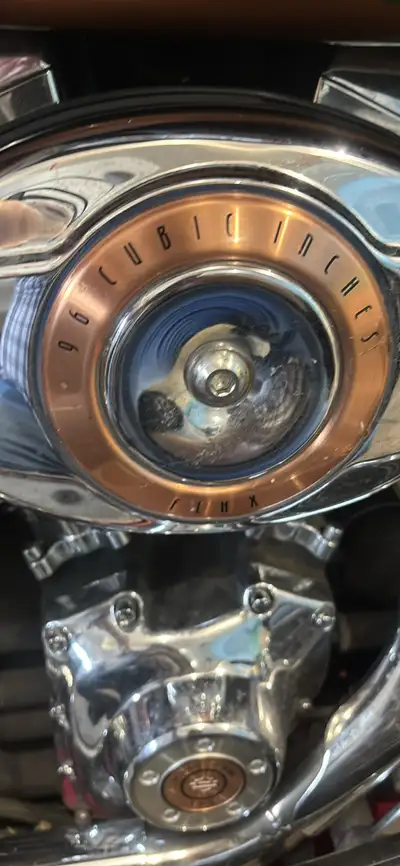 96 cubic inches, six speed, 50,000 kms, newer Rinehart pipes, new speakers in fairing. Limited editi...
