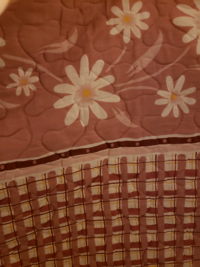 BRAND NEW QUILTDED QUEEN SIZED BEDSPREAD. , View more