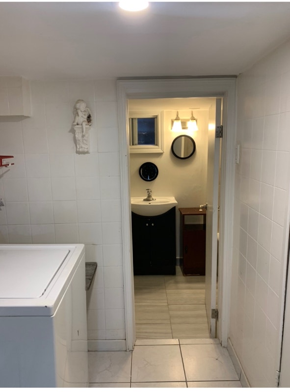 Spacious Bachelor Basement apartment at Dundas/Bathurst Long Term Rentals City of Toronto