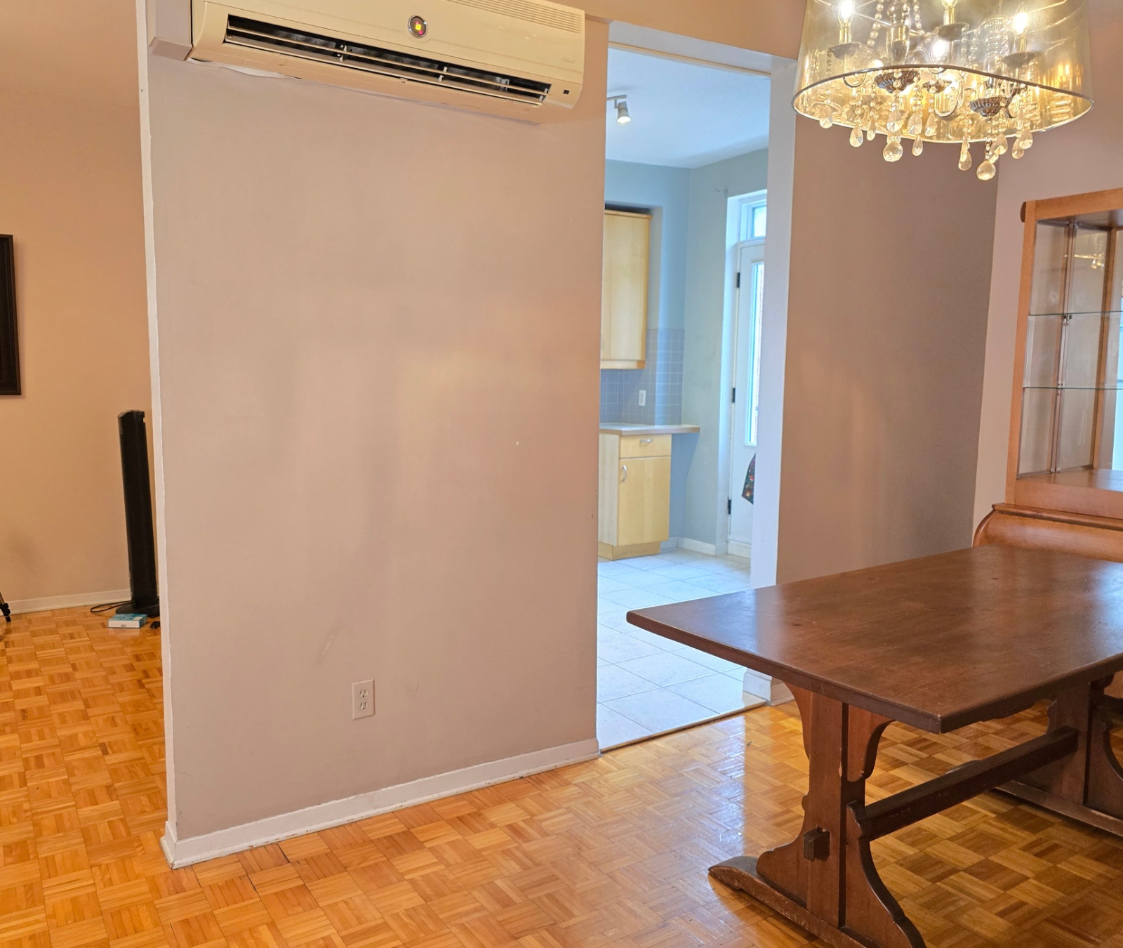 Bright 3 Bedroom + Nook on top floor, Métro Villa Maria, Vendome — photo 3