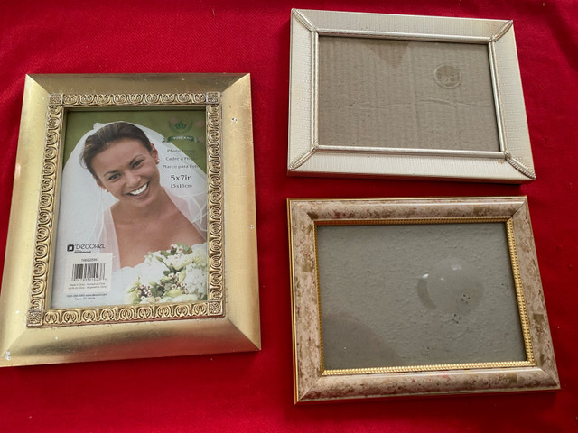Three Picture Frames: 5 x 7 in Home Décor & Accents in Bridgewater - Image 2