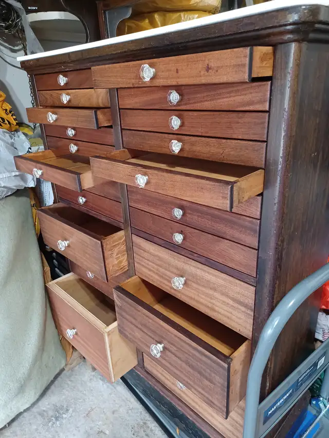 Selling a antique Dental Cabinet in Arts & Collectibles in City of Toronto - Image 3