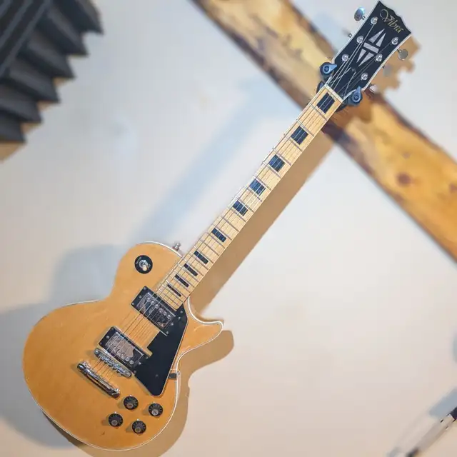 Rare 1970s VIBRA Les Paul Copy - Lawsuit Era - Vintage MIJ in Guitars in Longueuil / South Shore - Image 2