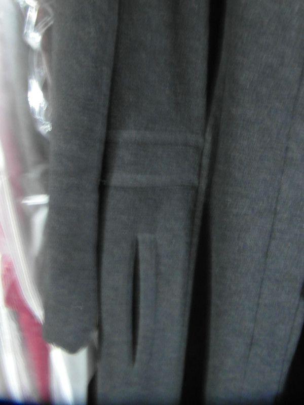 Long wool coat dans Femmes - Hauts et vêtements d'extérieur  à Stratford - Image 2