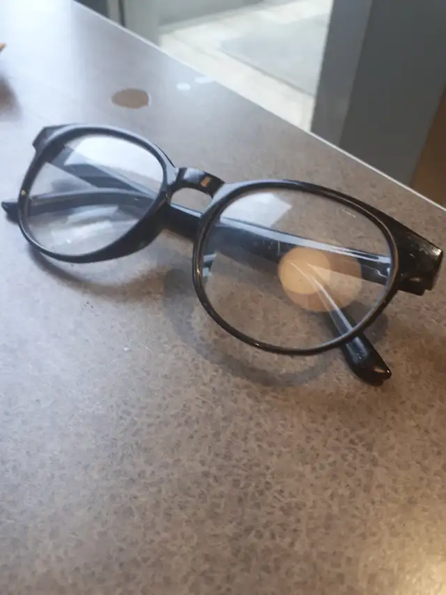 Black eyeglasses found65723762489986120