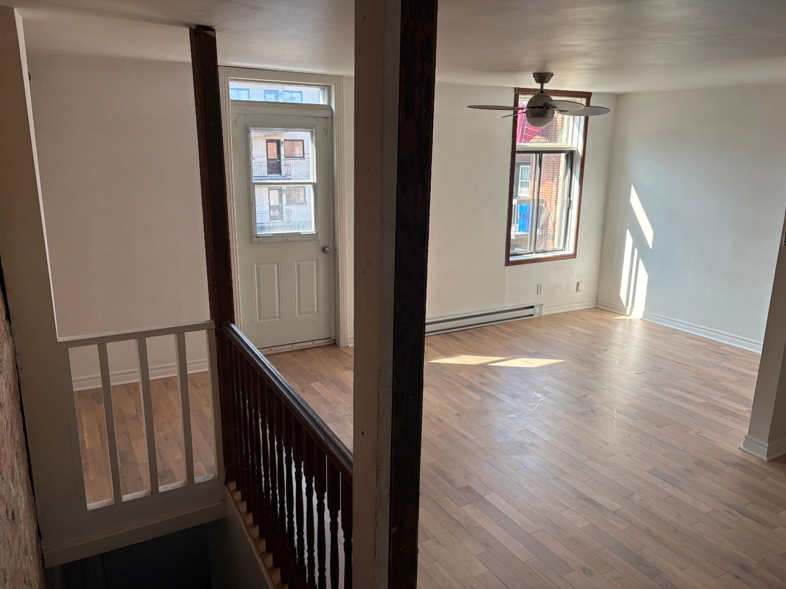 Grand appartement de deux étages - Large two storey apartment — photo 1