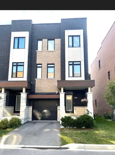 This stunning, modern townhouse in Oshawa features a spacious open-concept layout with high-end fini...
