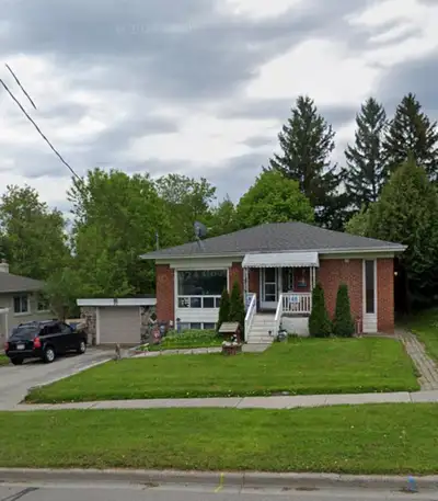 One bedroom apartment Ready for Rent in Newmarket, Young and Millard • A cleaned, newly renovated, O...