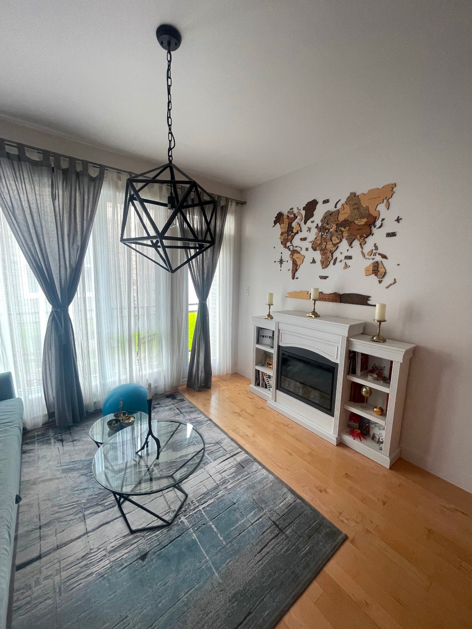 Modern 1-Bedroom Downtown,  Furnished 3