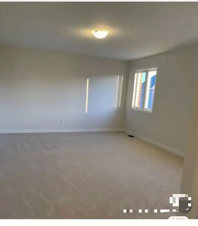 a beautiful private room in  detached house in Keswick for lease in Room Rentals & Roommates in Markham / York Region - Image 9