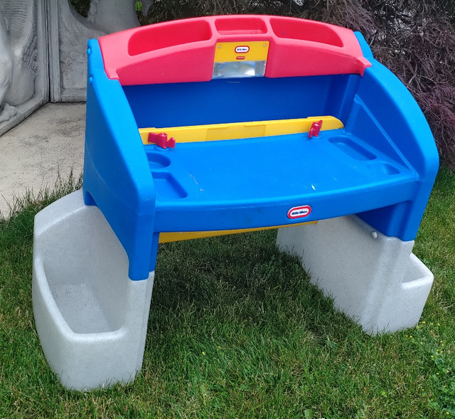 LITTLE TIKES --- Hideaway Art DESK, Great Shape ! --- $10 FIRM in Toys & Games in Mississauga / Peel Region - Image 2