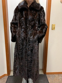 WOMEN’S FULL-LENGTH BLACK MINK COAT