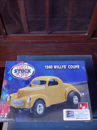 AMT/Ertl 1940 Willy Coupe Street Stock & Strip Series Model Kit