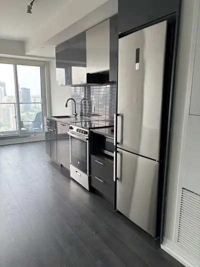 2Bedroom 2 Washroom Condo  Near Squareone
