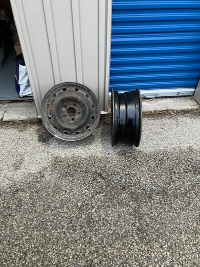 16" steel winter rims for sale. 5 x 114.3 bolt pattern, universal fit. Good for Saturn Vue, Kia Spor...