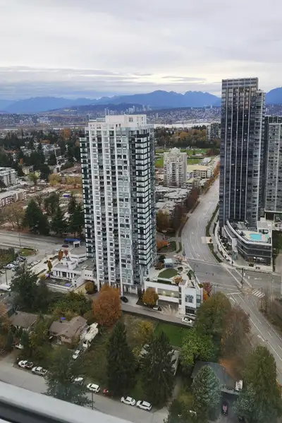 With amenities such as gym, steam/yoga/sauna/massage and meeting rooms, open concept with high ceili...