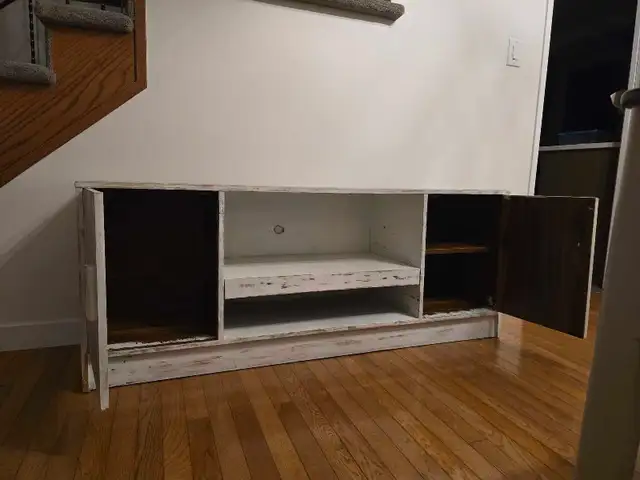 Rustic TV Stand - solid wood in TV Tables & Entertainment Units in Winnipeg - Image 3