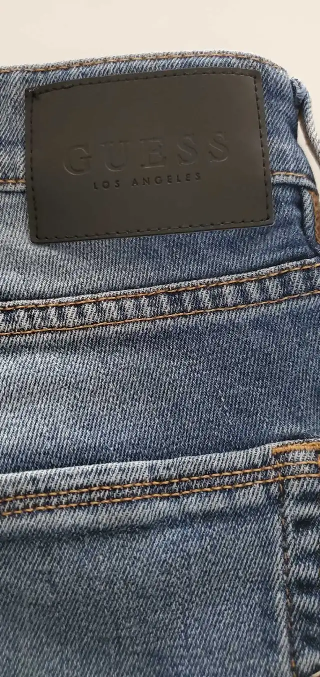 Guess Jeans 30x32 in Women's - Bottoms in Barrie - Image 4