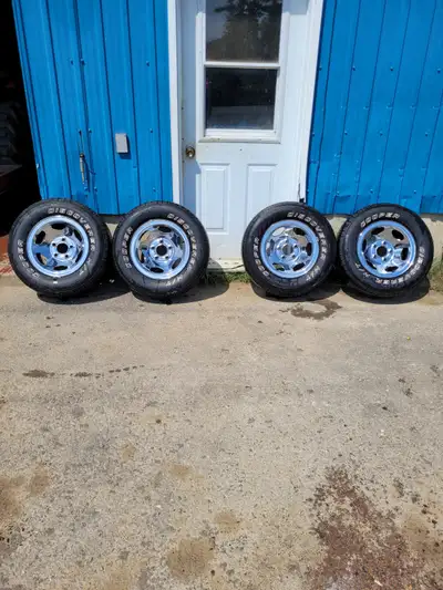 Have 4 rims for chevy or gmc square body 5 bolt nice rims little dirty but no rust tires arent much...