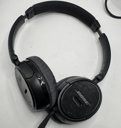 Bose Black On-Ear Wired Foldable Headphones In Black W/ Aux Cord 8/10 with some wear on the leather...
