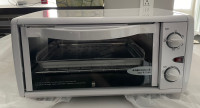 Toaster oven new black and decker negotiable 