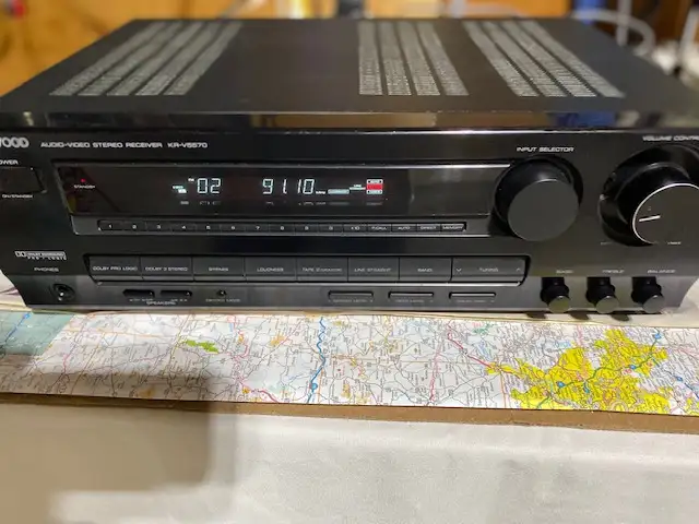 A collection of stereo equipment- Speakers and various equipment in Stereo Systems & Home Theatre in Markham / York Region - Image 7