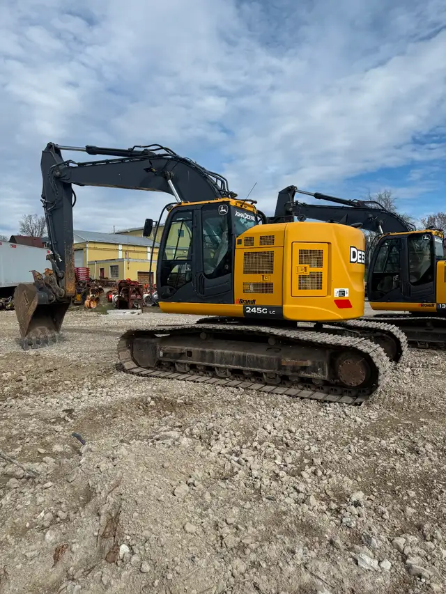 2018 John Deere 245G Excavator in Heavy Equipment in Peterborough - Image 6