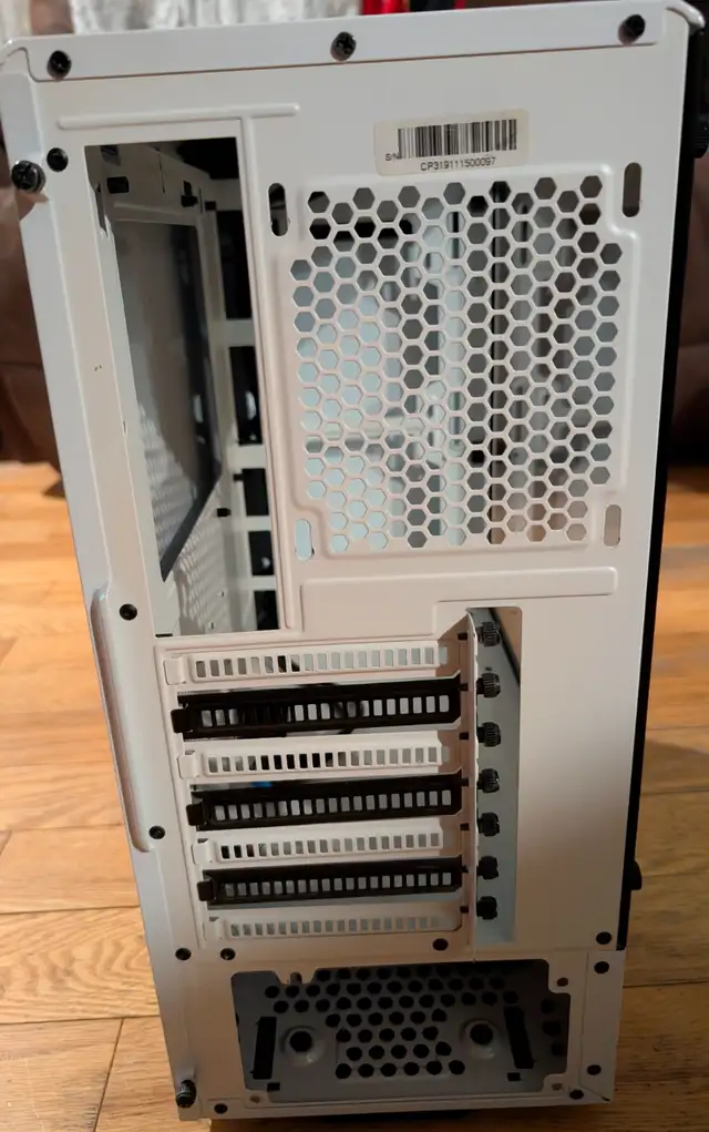 Phanteks Eclipse P300 White in System Components in Ottawa - Image 5