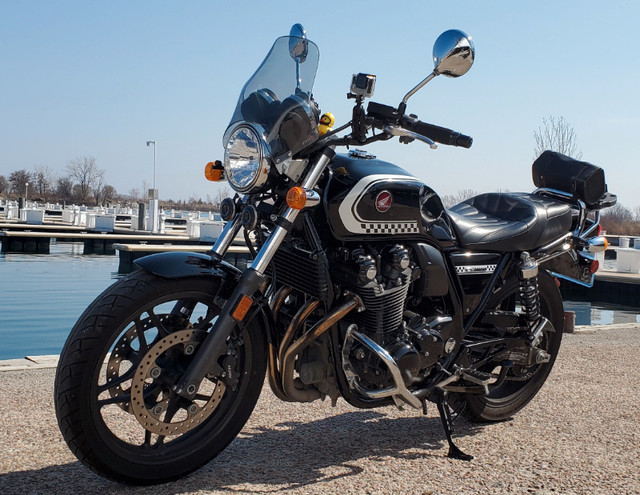 Rare Modern Classic: 2016 Honda CB1100 ABS Special Edition in Street, Cruisers & Choppers in City of Toronto - Image 3