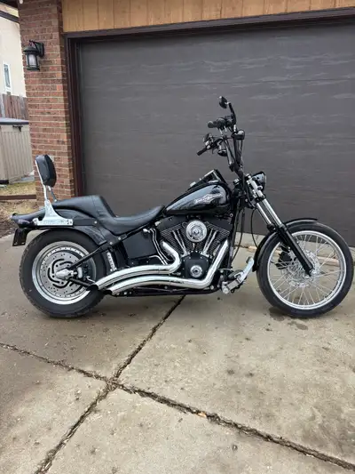 2005 soft tail night train really low km 33xxxx new back tire last year all oils changed stage one i...