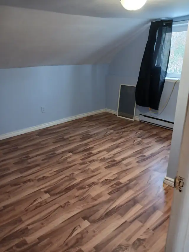 3 bedroom apt for rent Aug 1