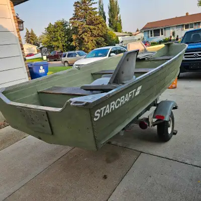 REAL GOOD 14' DEEP V FISHING BOAT. 63" WIDE RATED FOR 25 HP MOTOR 4 PERSON/ 1080 LB RATING 2 FISHING...