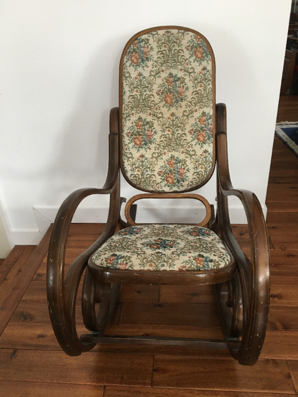 Vintage rock chair in Chairs & Recliners in Edmonton