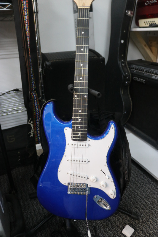 GROOVE S2024 ELECTRIC GUITAR PACK IN METALLIC BLUE (#4669) in Other in City of Halifax