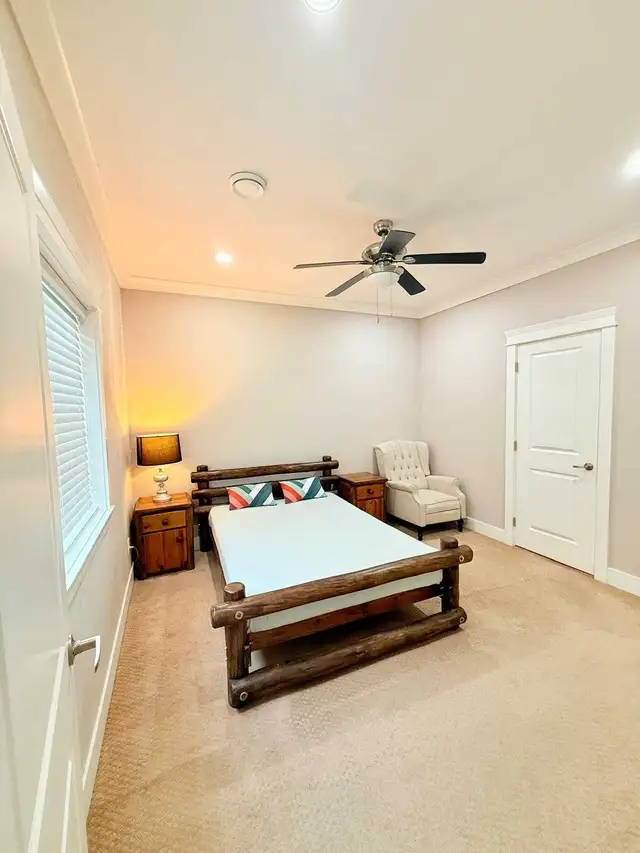 private spacious Fully furnished room with private washroom  in Room Rentals & Roommates in Delta/Surrey/Langley - Image 4