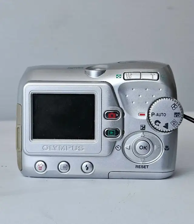 Olympus FE-100  4.0 MP  Compact Digital Camara557472365696798723