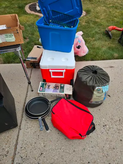 Cooler is less then a year old Only used once last year for camping Bought a yeti cooler so no longe...