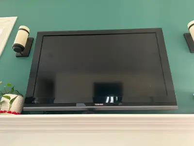 Toshiba 40" 1080p LCD HD TV, View more