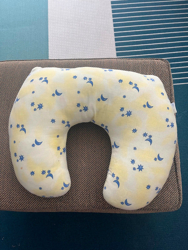 Boppy baby pillow & BF pillow in Feeding & High Chairs in Gatineau - Image 2