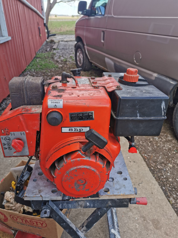 Tecumseh 8hp motor with countershaft in Snowblowers in St. Catharines