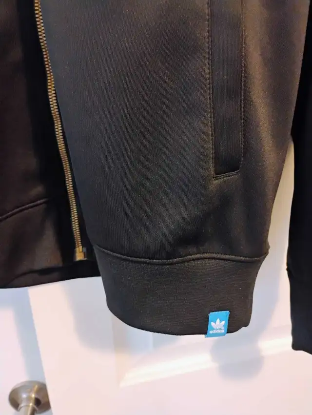 Adidas original Toronto Raptors jacket in Men's in Oshawa / Durham Region - Image 6