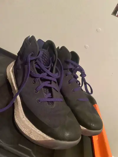 Under Armour Curry basketball shoes (SIZE7Y), View more