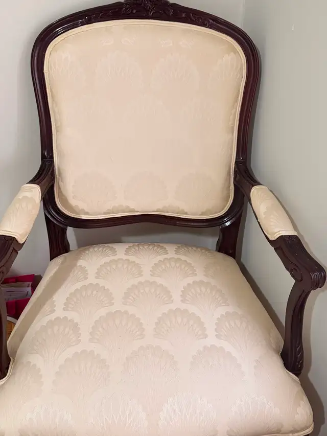 French style vintage chairs (set of 2) in Chairs & Recliners in Markham / York Region - Image 5
