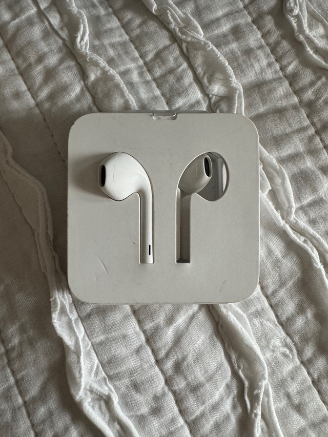 Apple Earpods (New) in iPod & MP3 Accessories in City of Toronto