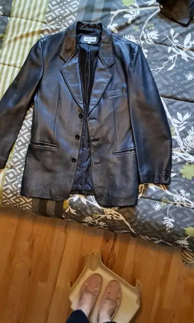 Men's Pierre Cardin Leather Sport Coat. Like New